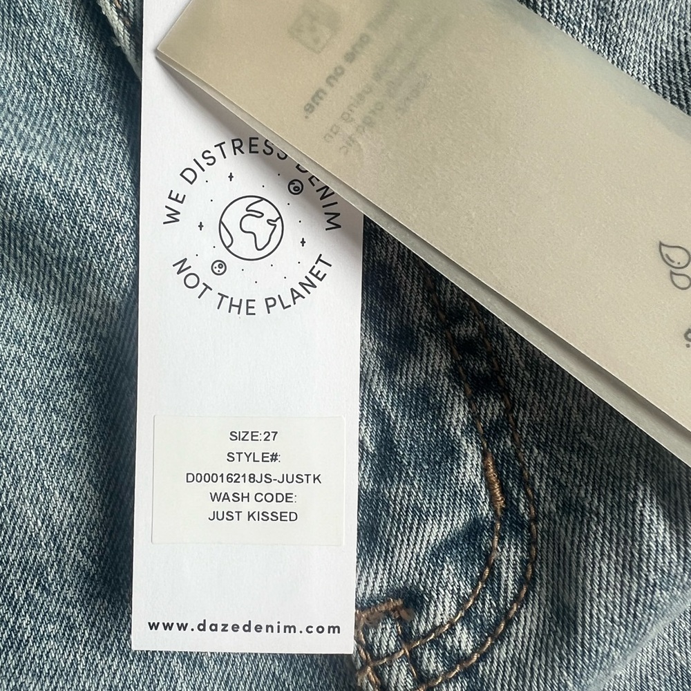 Daze Women's Classic Light Blue Straight Leg Jeans - Picture 2 of 7